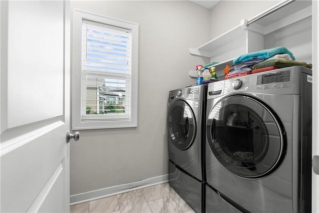 202 NW Joshua Drive, Lee's Summit, MO 64081