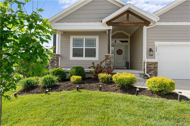 202 NW Joshua Drive, Lee's Summit, MO 64081