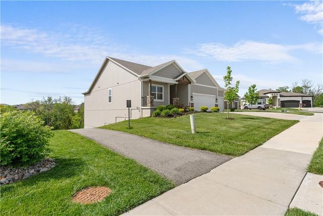 202 NW Joshua Drive, Lee's Summit, MO 64081