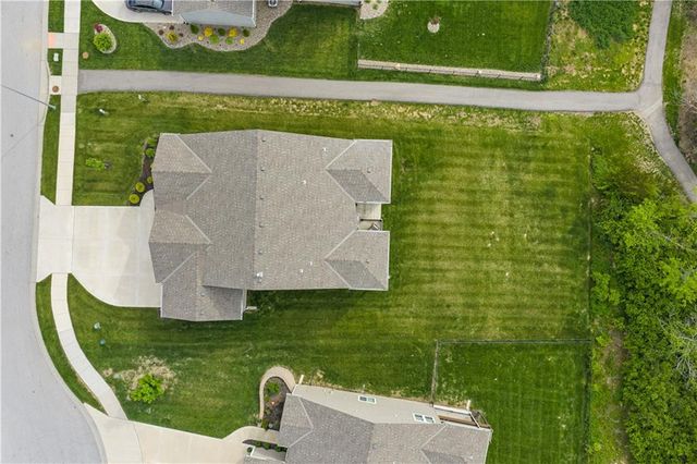 202 NW Joshua Drive, Lee's Summit, MO 64081