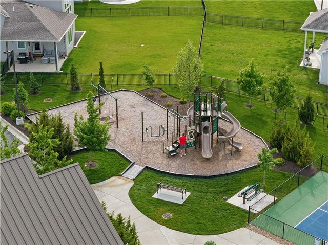 202 NW Joshua Drive, Lee's Summit, MO 64081