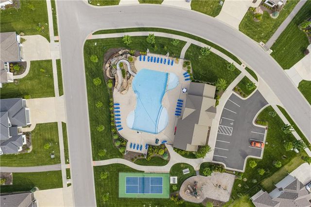 202 NW Joshua Drive, Lee's Summit, MO 64081