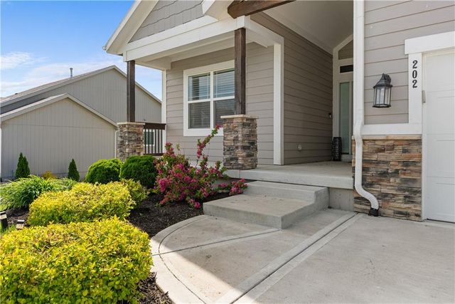 202 NW Joshua Drive, Lee's Summit, MO 64081