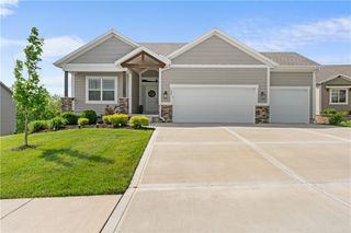 202 NW Joshua Drive, Lee's Summit, MO 64081
