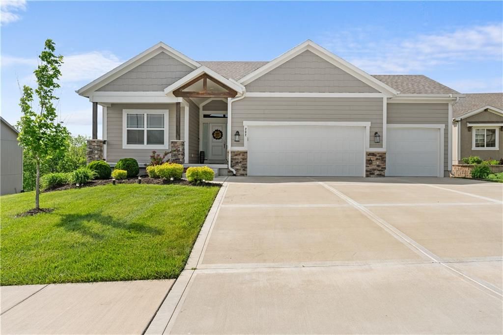 202 NW Joshua Drive, Lee's Summit, MO 64081