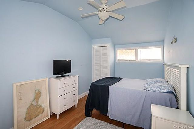 14 Lincoln Road, Hampton Bays, NY 11946