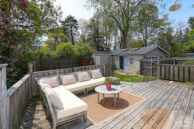 14 Lincoln Road, Hampton Bays, NY 11946
