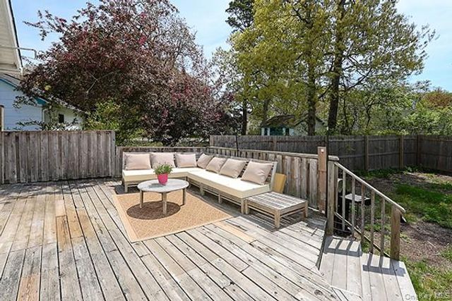 14 Lincoln Road, Hampton Bays, NY 11946