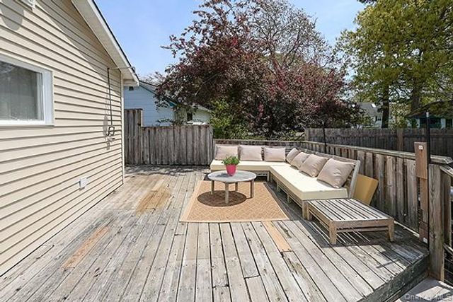 14 Lincoln Road, Hampton Bays, NY 11946