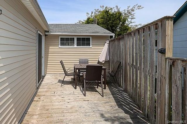 14 Lincoln Road, Hampton Bays, NY 11946