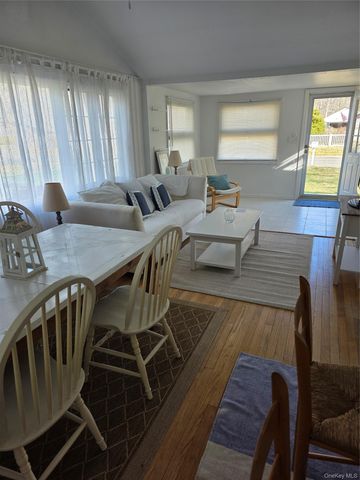 14 Lincoln Road, Hampton Bays, NY 11946
