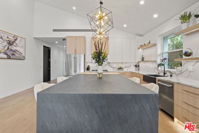 5715 Troost Avenue, North Hollywood, CA 91601