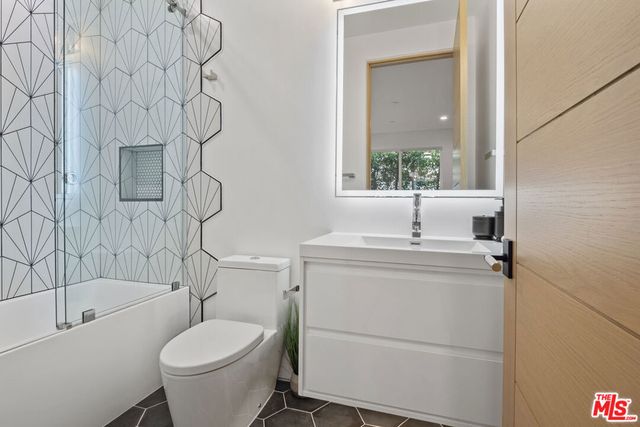 5715 Troost Avenue, North Hollywood, CA 91601