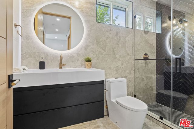 5715 Troost Avenue, North Hollywood, CA 91601