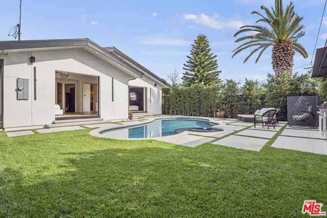 5715 Troost Avenue, North Hollywood, CA 91601