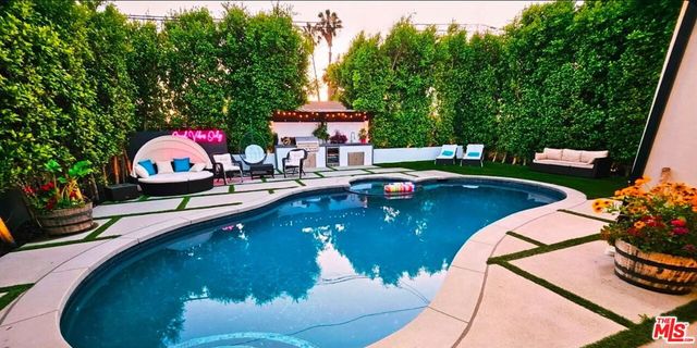 5715 Troost Avenue, North Hollywood, CA 91601