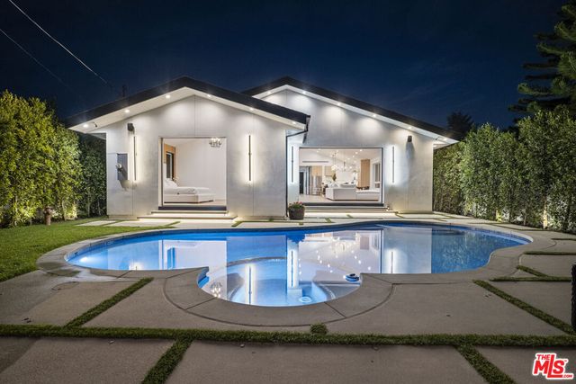 5715 Troost Avenue, North Hollywood, CA 91601