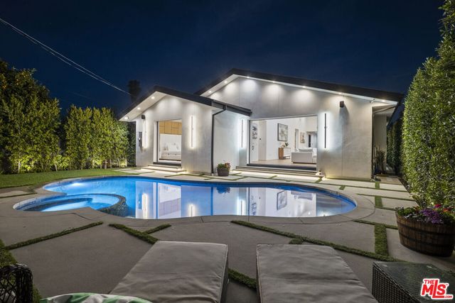 5715 Troost Avenue, North Hollywood, CA 91601