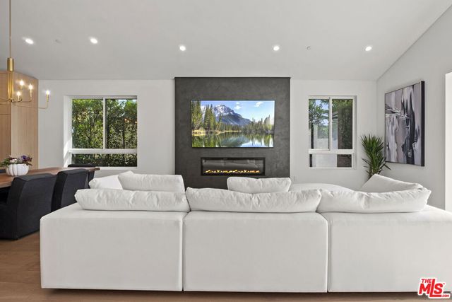 5715 Troost Avenue, North Hollywood, CA 91601