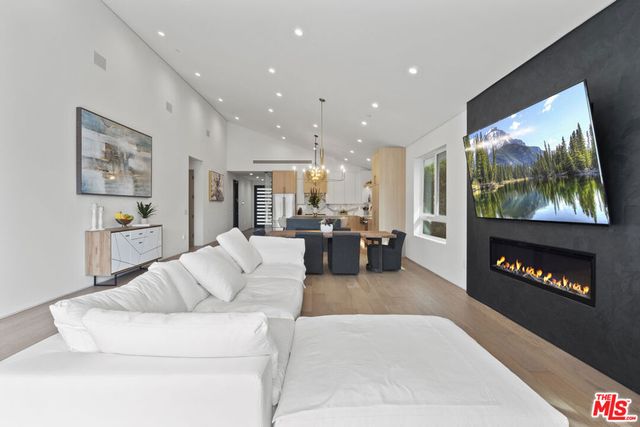 5715 Troost Avenue, North Hollywood, CA 91601