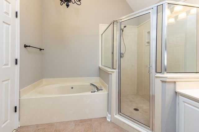 1213 OAK CREEK DR, Collierville, TN 38017