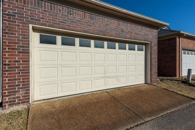 1213 OAK CREEK DR, Collierville, TN 38017