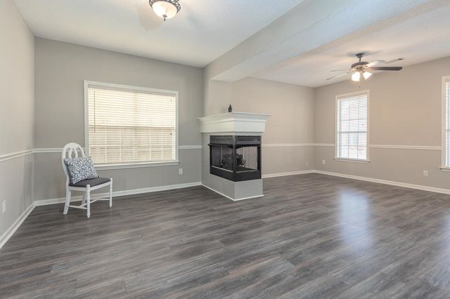 1213 OAK CREEK DR, Collierville, TN 38017