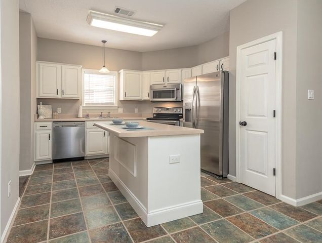 1213 OAK CREEK DR, Collierville, TN 38017