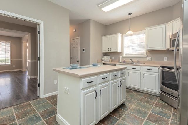 1213 OAK CREEK DR, Collierville, TN 38017