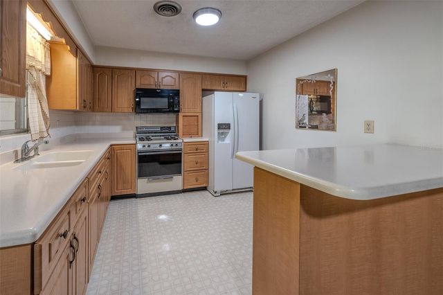 2217 NW 52 STREET, Ocala, FL 34475
