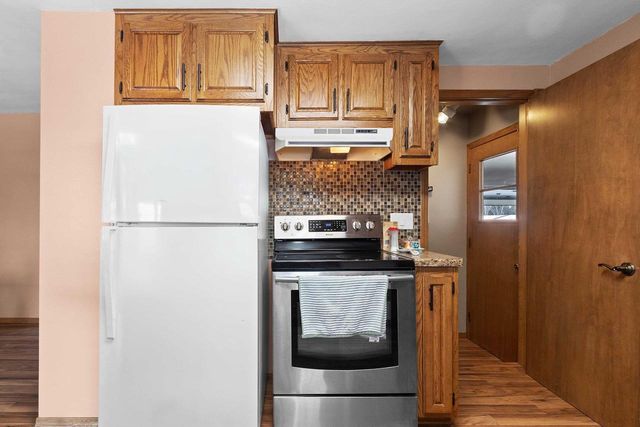 1521 CAREFUL DRIVE, Green Bay, WI 54304