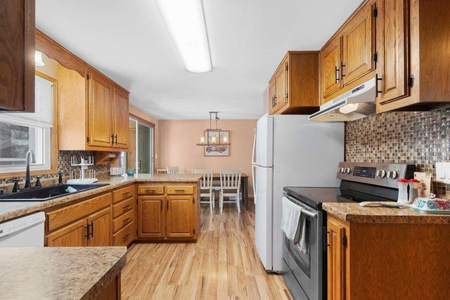 1521 CAREFUL DRIVE, Green Bay, WI 54304