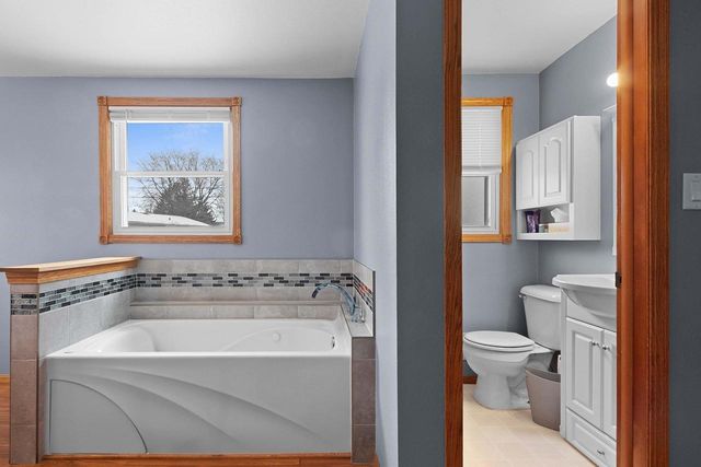 1521 CAREFUL DRIVE, Green Bay, WI 54304