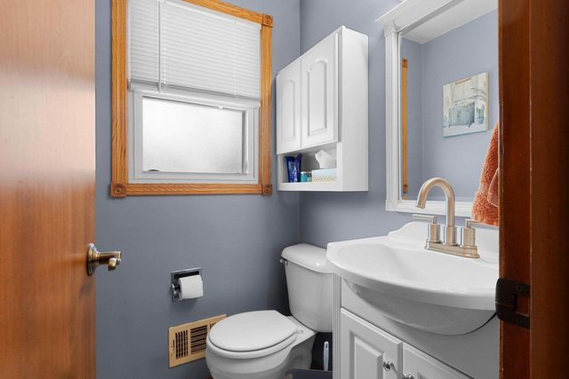 1521 CAREFUL DRIVE, Green Bay, WI 54304