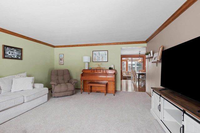 1521 CAREFUL DRIVE, Green Bay, WI 54304