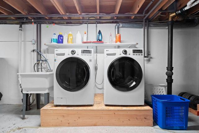 1521 CAREFUL DRIVE, Green Bay, WI 54304