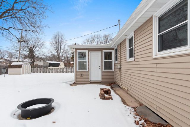 1521 CAREFUL DRIVE, Green Bay, WI 54304