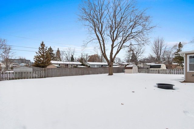 1521 CAREFUL DRIVE, Green Bay, WI 54304