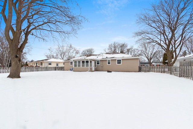 1521 CAREFUL DRIVE, Green Bay, WI 54304
