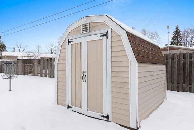 1521 CAREFUL DRIVE, Green Bay, WI 54304