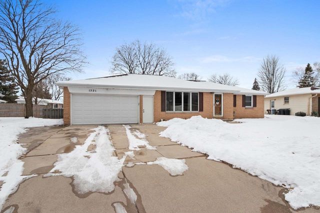 1521 CAREFUL DRIVE, Green Bay, WI 54304