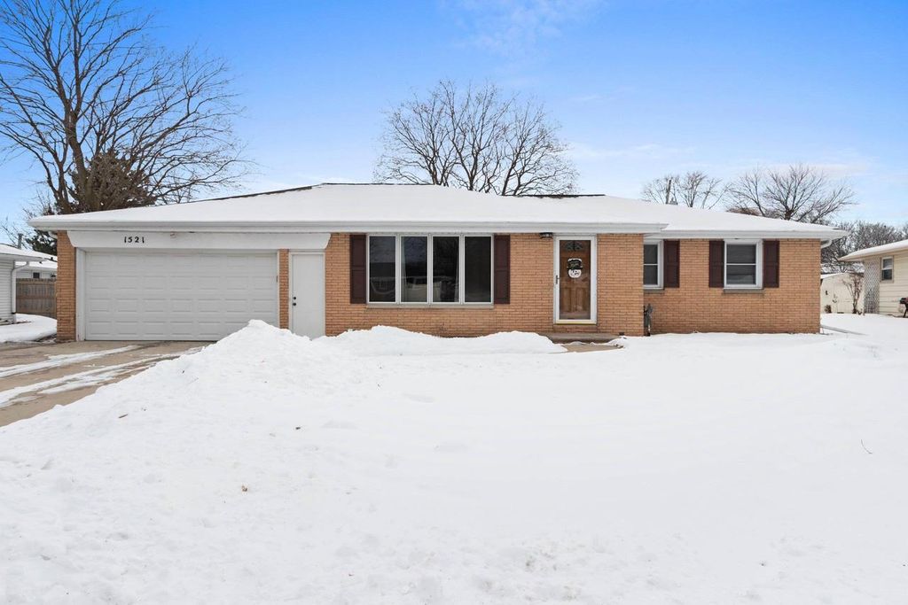 1521 CAREFUL DRIVE, Green Bay, WI 54304