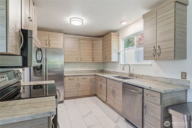 3824 23rd Avenue SW, Seattle, WA 98106