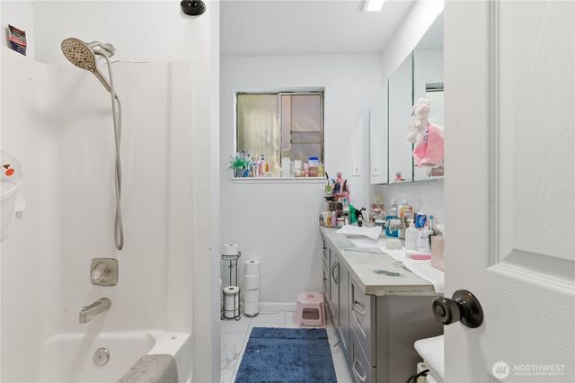 3824 23rd Avenue SW, Seattle, WA 98106