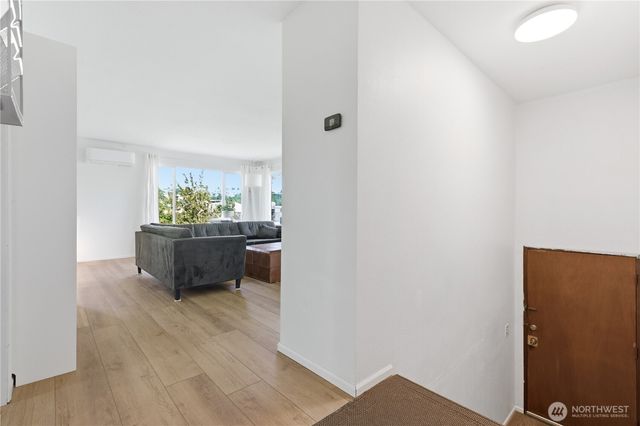 3824 23rd Avenue SW, Seattle, WA 98106