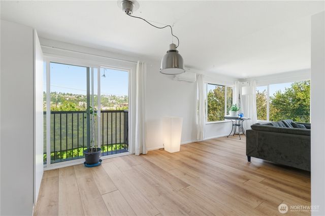 3824 23rd Avenue SW, Seattle, WA 98106