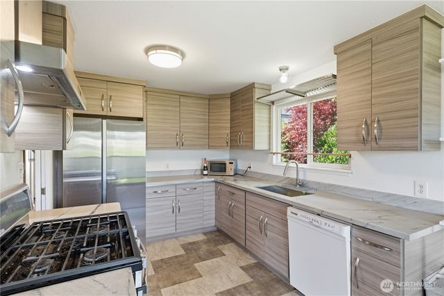 3824 23rd Avenue SW, Seattle, WA 98106