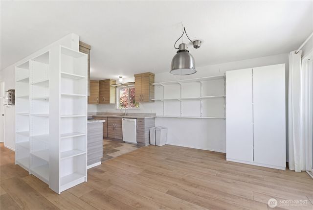 3824 23rd Avenue SW, Seattle, WA 98106
