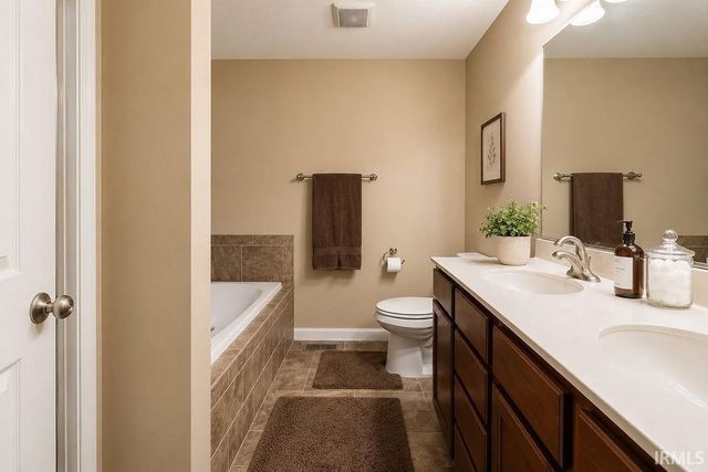 3940 Eagle Watch Drive, Evansville, IN 47725