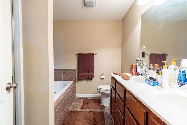 3940 Eagle Watch Drive, Evansville, IN 47725